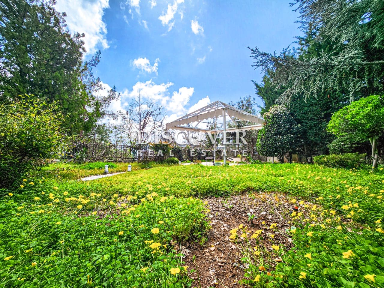 Unparalleled Space & Privacy Awaits !